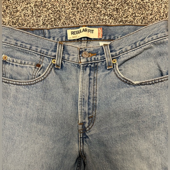 Light wash regular fit Levi jeans! Size W31 L30 - Picture 2 of 5